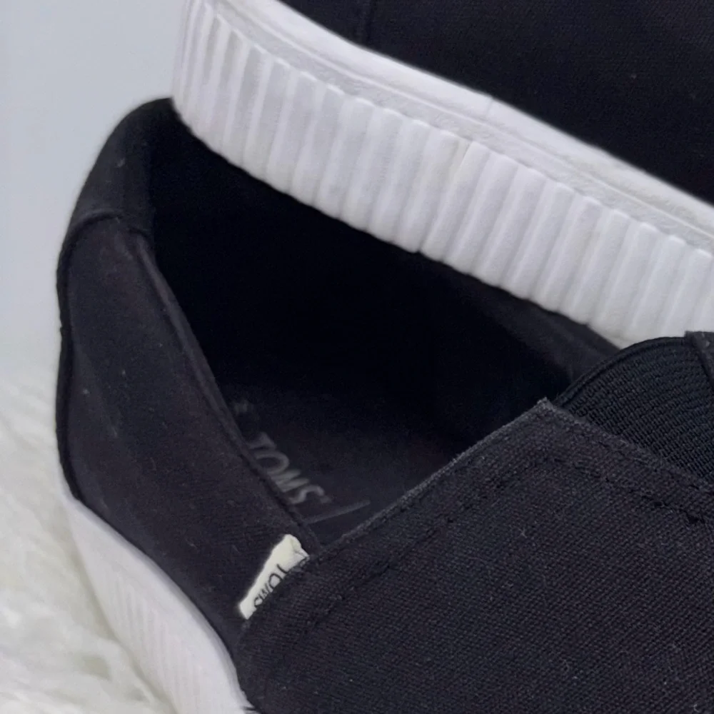 TOMS Women 9.5M Alpargata Platform Canvas Slip On Shoes‎ Black White